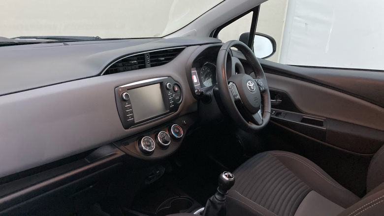 Toyota Yaris 1.5 VVT-i Icon Tech 5dr Petrol Hatchback